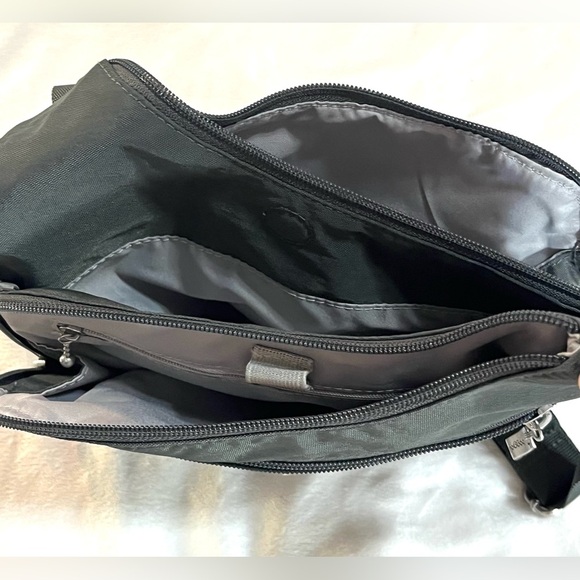 Baggallini Pocket Crossover Crossbody Bag Charcoal Water Resistant Like New - Picture 6 of 13